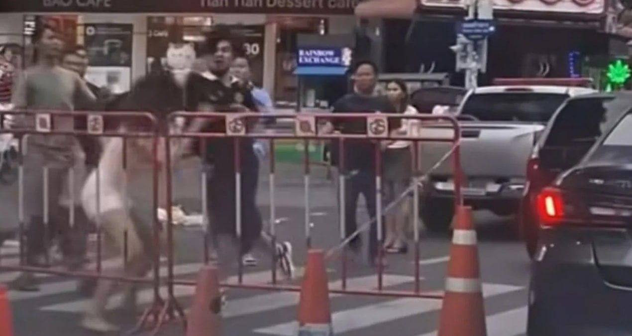 18 yaşındaki Türk vatandaşı, Bangkok’u karıştırdı