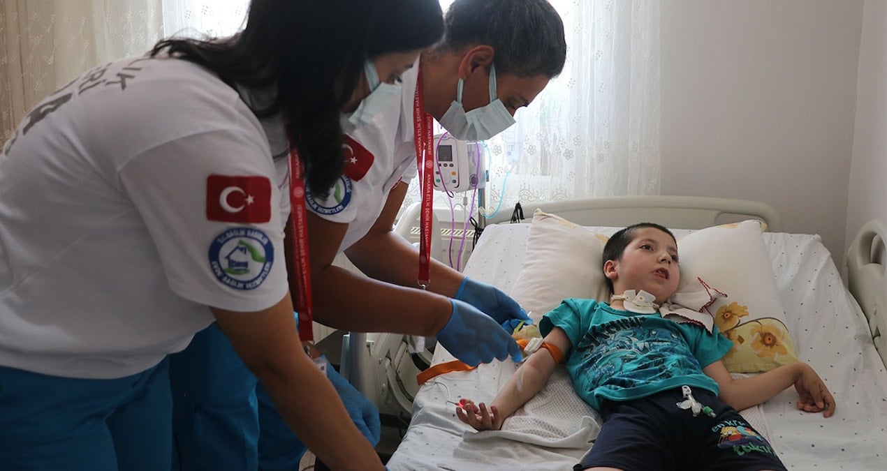 Arda’nın umut dolu mücadelesi: Doktorlar yüzde 1 yaşama şansı verdi ama o hayata tutundu