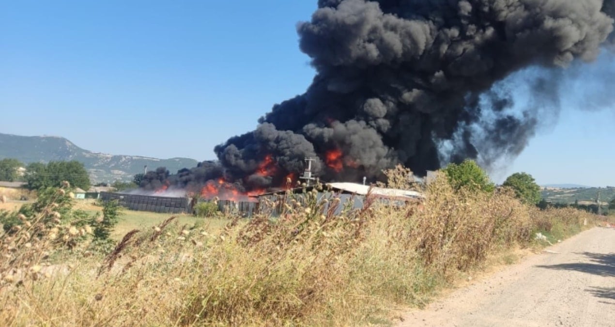 Bursa’da plastik fabrikasında yangın