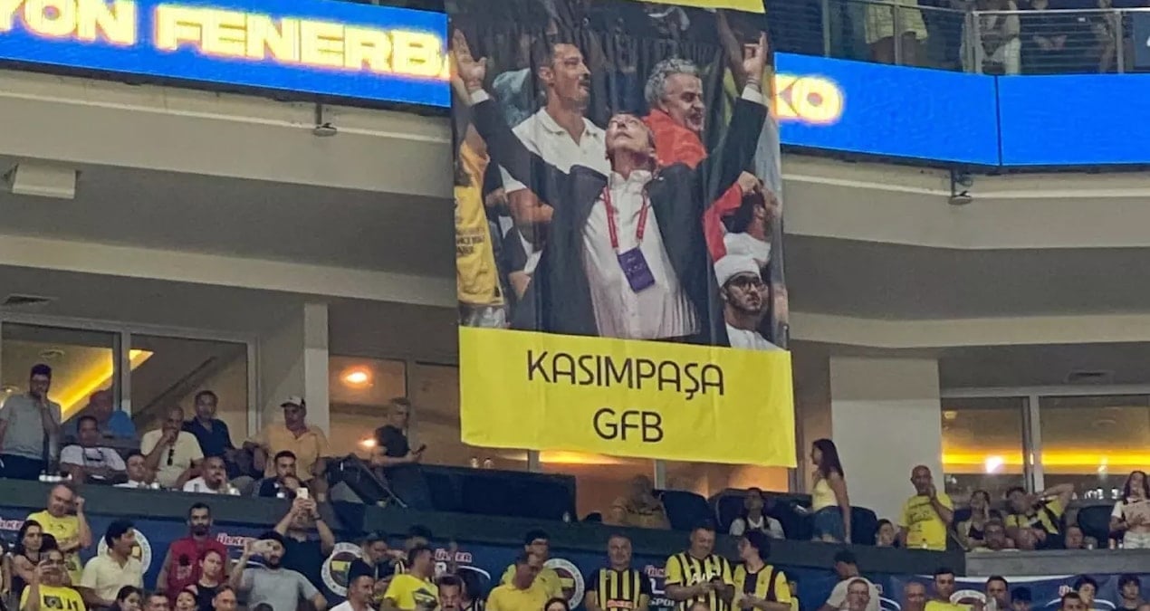 Fenerbahçe Beko şampiyonluğunu ilan etti: Ali Koç pankartı tribünlerde gündem oldu