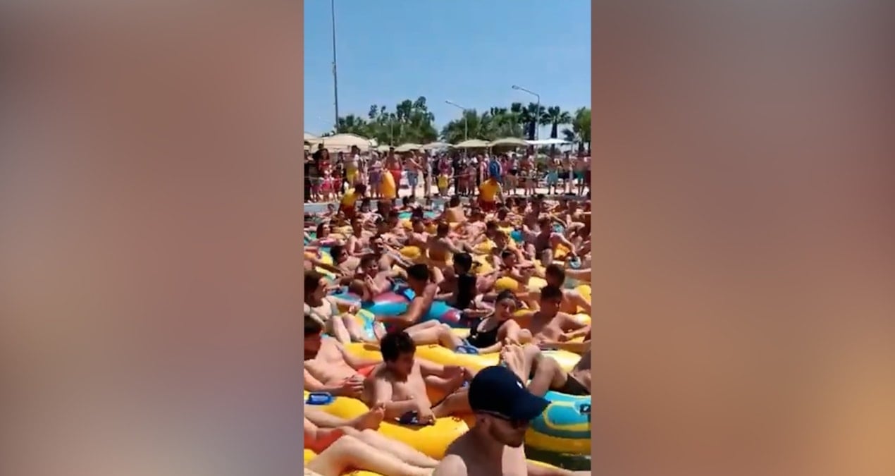 İzmir’de Çin’i aratmayan görüntüler! Aquaparktaki kalabalık gündem oldu işletmeden pişkin açıklama geldi