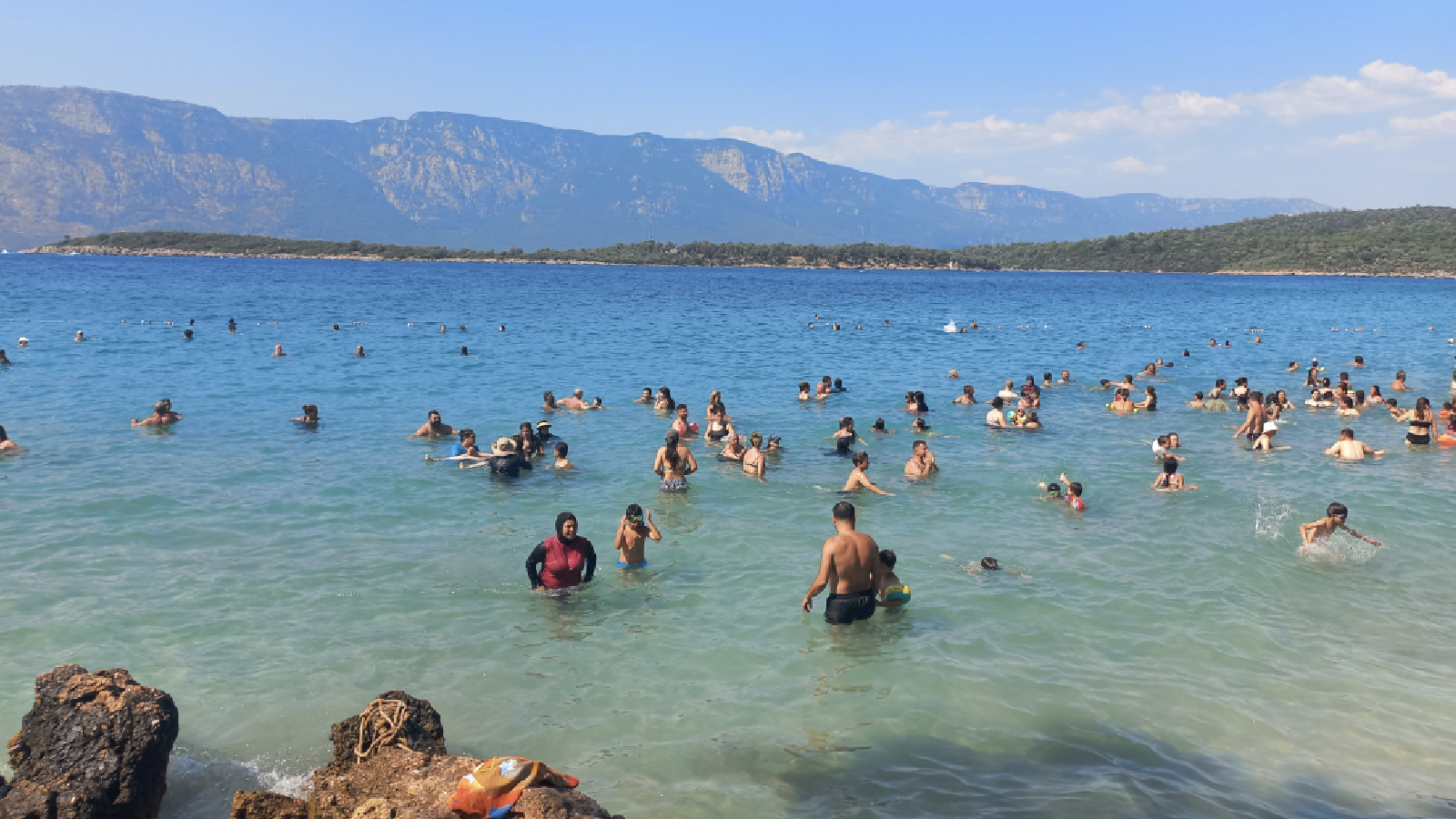 Muğla’da sıcak hava nedeniyle sahillerde yoğunluk yaşandı