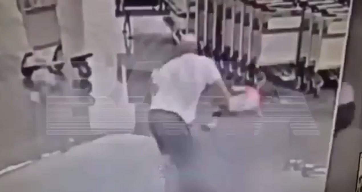 Uyuşturucu alan adam, ‘İranlı olduğu için’ 18 aylık çocuğa saldırdı