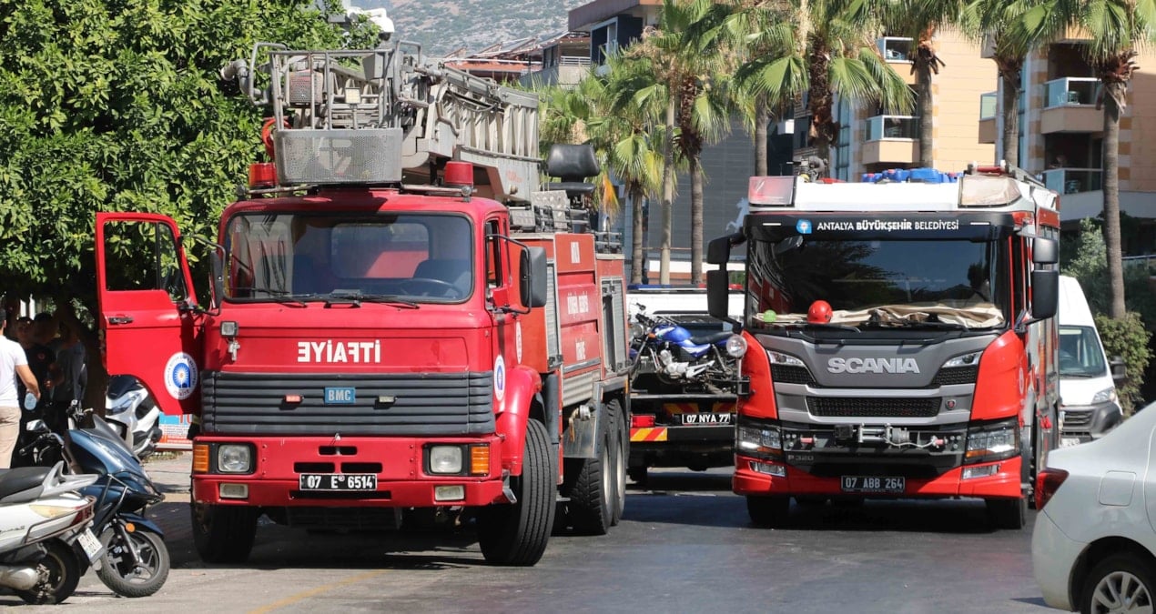 Turizm cennetinde yangın paniği: Turistler tahliye edildi